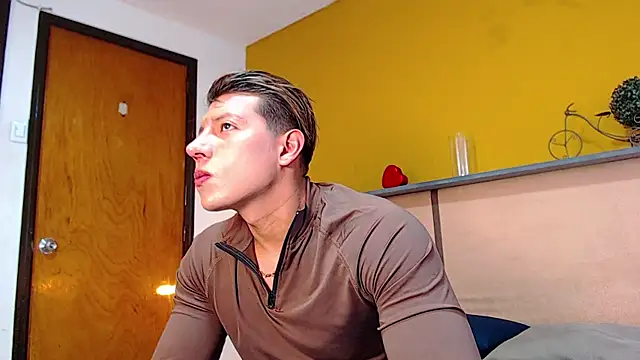 Snapshot of arnold_taylor chatting on 07.21.26 arnold taylor online show from 07.21.26