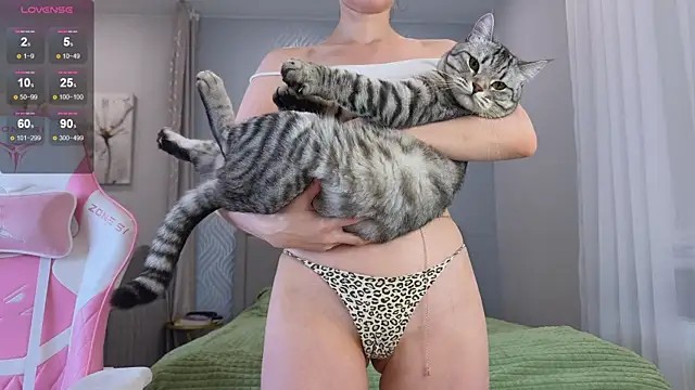Snapshot of Madison_Davies_ chatting on 10.15.25 Madison Davies  online show from 10.15.25