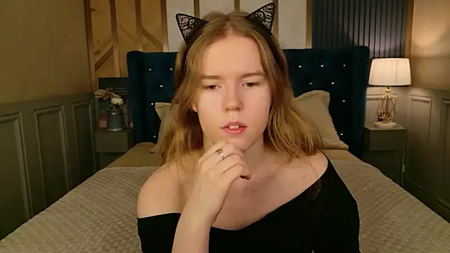 Snapshot of Alida_Brice chatting on 06.25.26 Alida Brice online show from 06.25.26