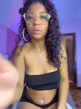 PrettyTiana  online show from 11.27.25