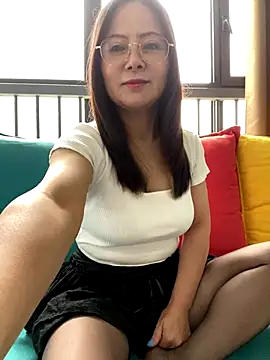 Snapshot of zhengzheng-102 chatting on 09.18.25 zhengzheng-102 online show from 09.18.25