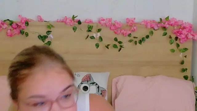 Lilith Bonheur online show from 11.21.25