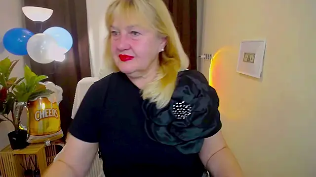 Snapshot of EmmaEllison chatting on 09.17.25 EmmaEllison online show from 09.17.25