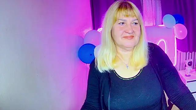 Snapshot of EmmaEllison chatting on 09.23.25 EmmaEllison online show from 09.23.25