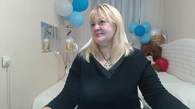 Snapshot of EmmaEllison chatting on 10.04.25 EmmaEllison online show from 10.04.25
