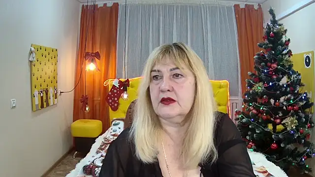 Snapshot of EmmaEllison chatting on 12.19.25 EmmaEllison online show from 12.19.25