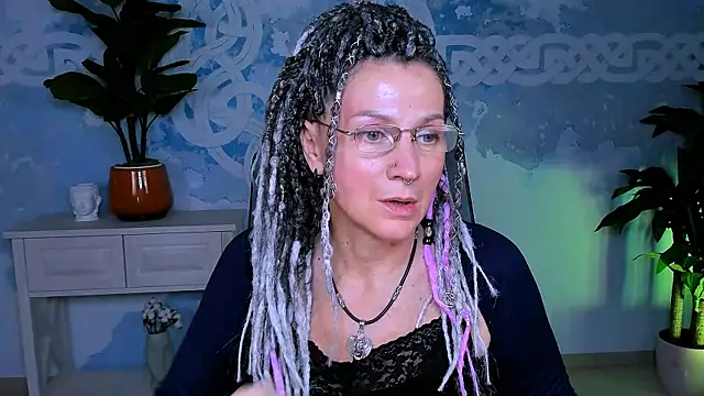 Snapshot of UmaSpace chatting on 09.27.25 UmaSpace online show from 09.27.25