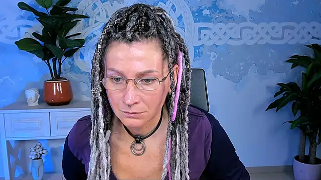 Snapshot of UmaSpace chatting on 10.04.25 UmaSpace online show from 10.04.25