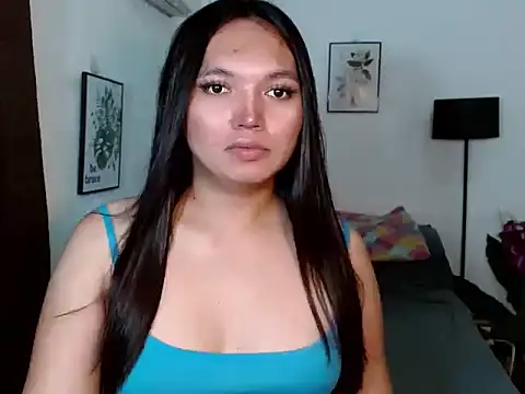 Snapshot of Nikki_Karishma chatting on 12.19.25 Nikki Karishma online show from 12.19.25