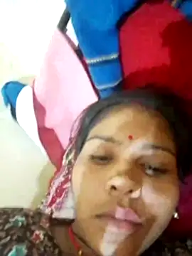 Snapshot of Sort_xr12 chatting on 10.31.25 Sort xr12 online show from 10.31.25