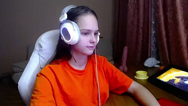 Snapshot of SharybbFace chatting on 10.15.25 SharybbFace online show from 10.15.25