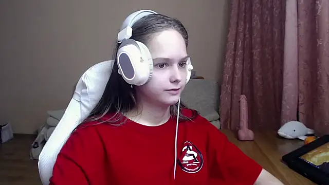 Snapshot of SharybbFace chatting on 10.17.25 SharybbFace online show from 10.17.25