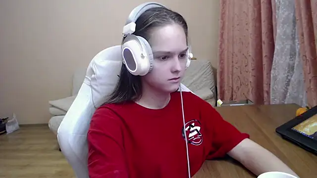 Snapshot of SharybbFace chatting on 10.18.25 SharybbFace online show from 10.18.25