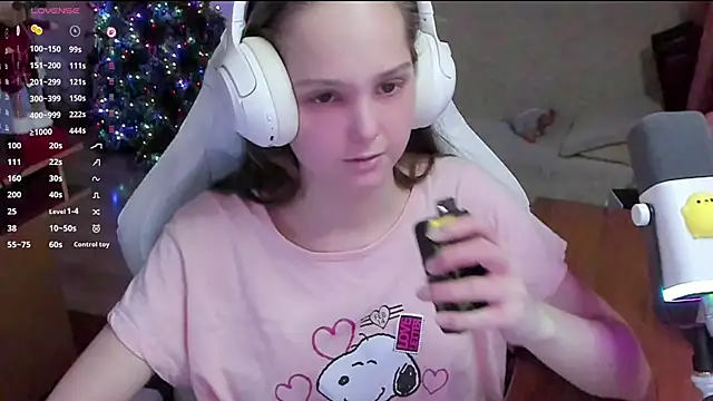 Snapshot of SharybbFace chatting on 12.18.25 SharybbFace online show from 12.18.25