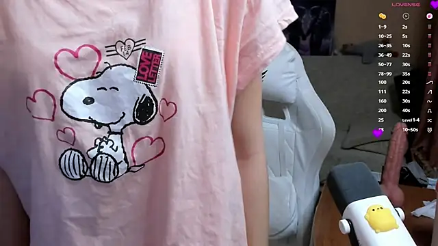 Snapshot of SharybbFace chatting on 12.21.25 SharybbFace online show from 12.21.25