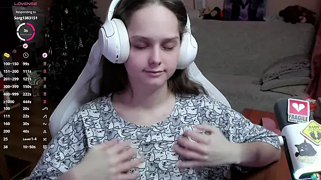 Snapshot of SharybbFace chatting on 01.12.26 SharybbFace online show from 01.12.26