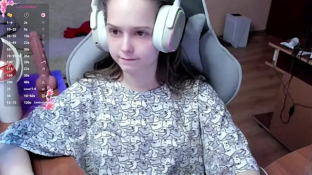 Snapshot of SharybbFace chatting on 02.27.26 SharybbFace online show from 02.27.26