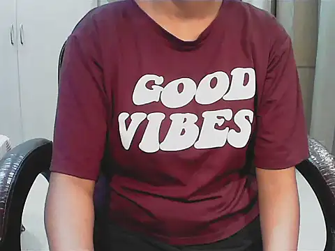 Snapshot of short_girl_ chatting on 09.29.25 short girl  online show from 09.29.25