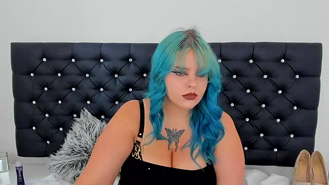 Snapshot of LunaWetPussy chatting on 07.02.26 LunaWetPussy online show from 07.02.26
