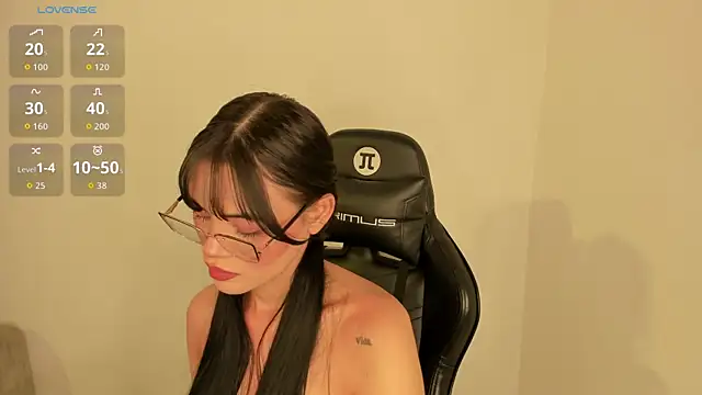 Snapshot of Sofia_pregnant chatting on 10.14.25 Sofia pregnant online show from 10.14.25