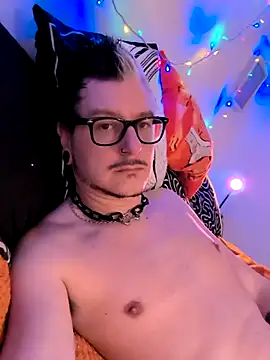 Snapshot of cruiserpup chatting on 10.19.25 cruiserpup online show from 10.19.25