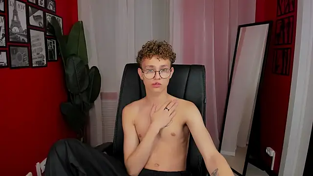 Snapshot of NathanCurl chatting on 10.15.25 NathanCurl online show from 10.15.25