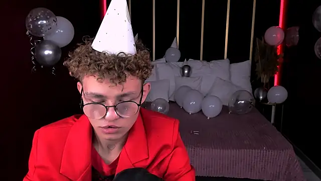 Snapshot of NathanCurl chatting on 10.21.25 NathanCurl online show from 10.21.25