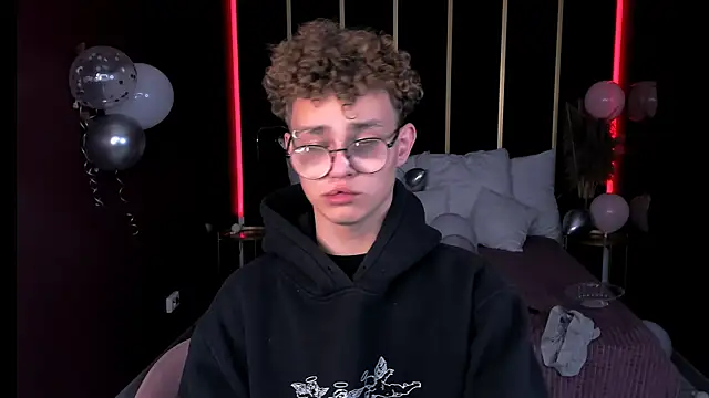 Snapshot of NathanCurl chatting on 10.21.25 NathanCurl online show from 10.21.25