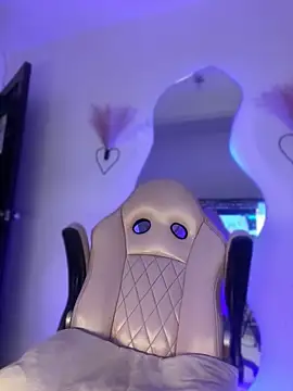 Mia royal online show from 04.18.26