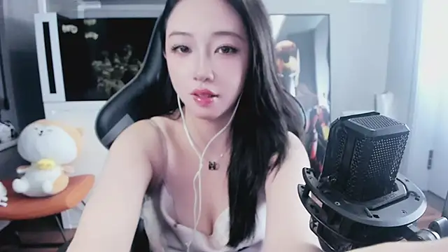 Snapshot of Keke-Bai chatting on 09.29.25 Keke-Bai online show from 09.29.25