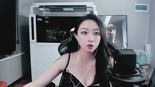 Snapshot of Keke-Bai chatting on 09.30.25 Keke-Bai online show from 09.30.25