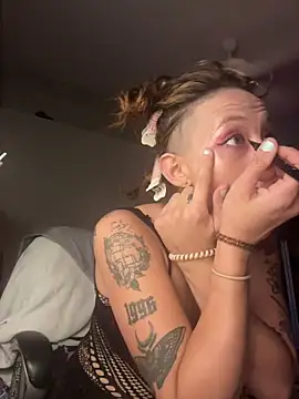 Snapshot of darnette_daisy chatting on 11.01.25 darnette daisy online show from 11.01.25