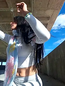 Lauraxxsteen online show from 10.26.25