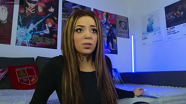 Snapshot of KiraQuinn1 chatting on 10.05.25 KiraQuinn1 online show from 10.05.25