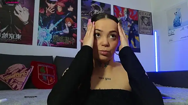 Snapshot of KiraQuinn1 chatting on 10.29.25 KiraQuinn1 online show from 10.29.25