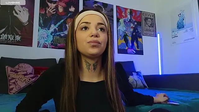 Snapshot of KiraQuinn1 chatting on 11.05.25 KiraQuinn1 online show from 11.05.25