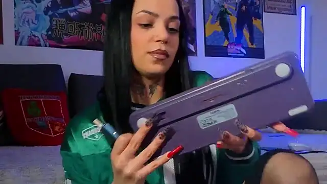 KiraQuinn1 online show from 12.22.25