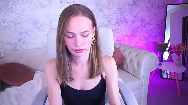 ShyySiren online show from 10.16.25