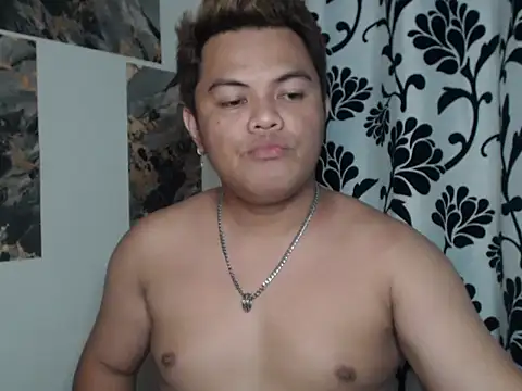 Snapshot of Gayasianzowe chatting on 09.16.25 Gayasianzowe online show from 09.16.25