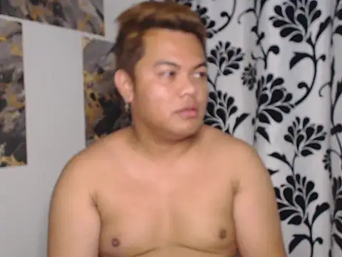 Snapshot of Gayasianzowe chatting on 09.17.25 Gayasianzowe online show from 09.17.25