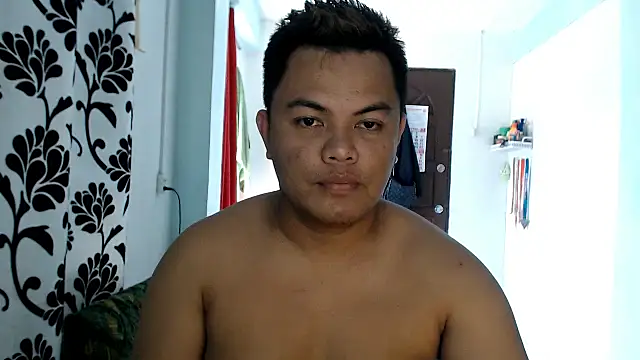 Snapshot of Gayasianzowe chatting on 09.30.25 Gayasianzowe online show from 09.30.25