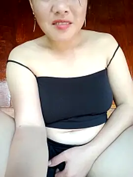 Snapshot of emilyzz chatting on 10.17.25 emilyzz online show from 10.17.25