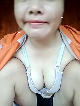 Snapshot of emilyzz chatting on 11.02.25 emilyzz online show from 11.02.25