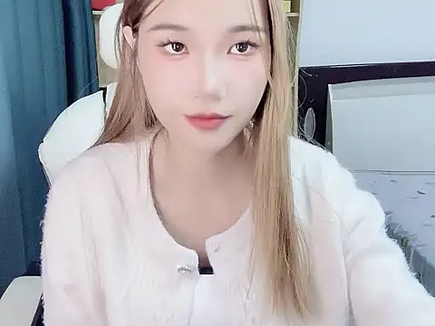 Snapshot of W-Sunflower chatting on 11.04.25 W-Sunflower online show from 11.04.25