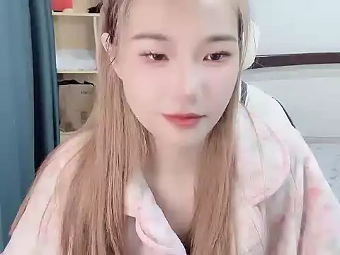 Snapshot of W-Sunflower chatting on 11.14.25 W-Sunflower online show from 11.14.25