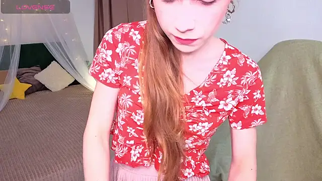 Snapshot of KarenSmitht chatting on 09.27.25 KarenSmitht online show from 09.27.25