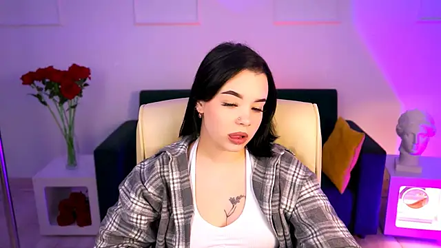 Snapshot of leslierowe_ chatting on 09.19.25 leslierowe  online show from 09.19.25