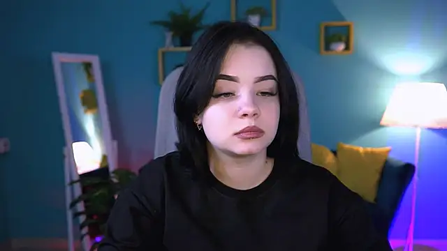 Snapshot of leslierowe_ chatting on 10.16.25 leslierowe  online show from 10.16.25