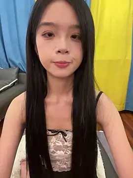 Snapshot of qiqi_x chatting on 10.14.25 qiqi x online show from 10.14.25