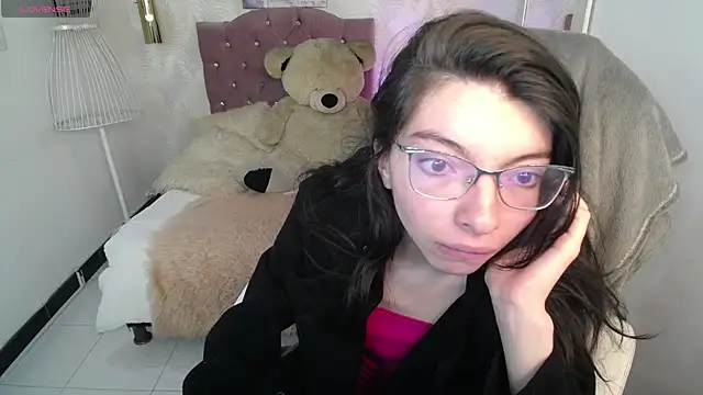 Snapshot of alllyson_ chatting on 10.04.25 alllyson online show from 10.04.25